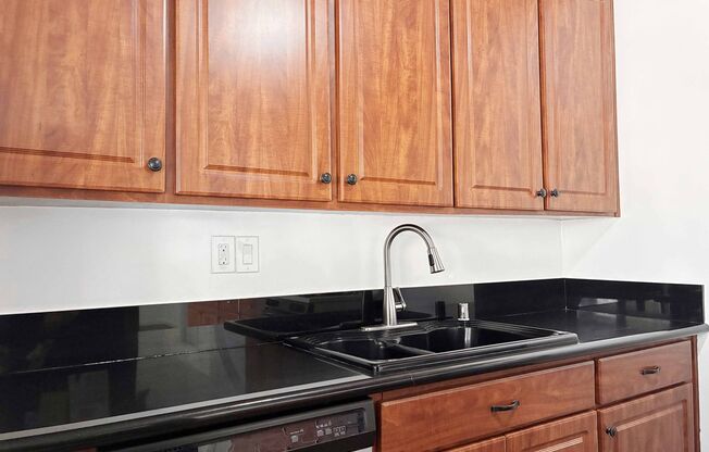 Bright 4BR Home with Solar, Spacious Yard & Modern Comforts in Jamacha-Lomita!