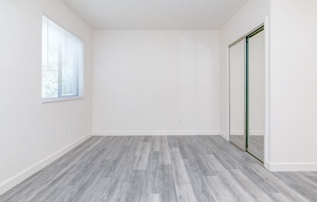 RENT NOW and receive the rest of NOVEMBER FREE! Reduced Security Deposit available for qualified applicants! Charming Studio For Rent in The Hourglass District of Orlando!