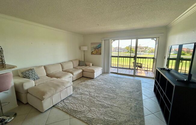 2 beds, 1 bath, $1,995, Unit APARTMENT 827