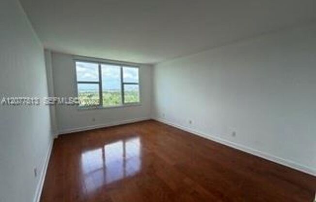 2 beds, 2 baths, $4,500, Unit # 15 J