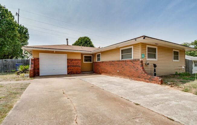 Available Now!!! 3 Bed 1.5 Bath Home In CARL ALBERT SCHOOLS!!!