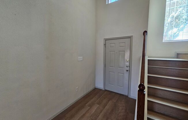 Stunning 3-bedroom, 2.5-bathroom duplex located in the vibrant city of Lewisville, TX