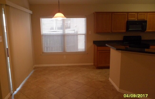 2828 GLENDALE WAY