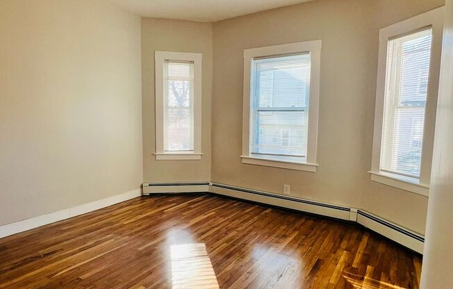 3 beds, 1 bath, $2,285, Unit 23 Clare St, Lowell