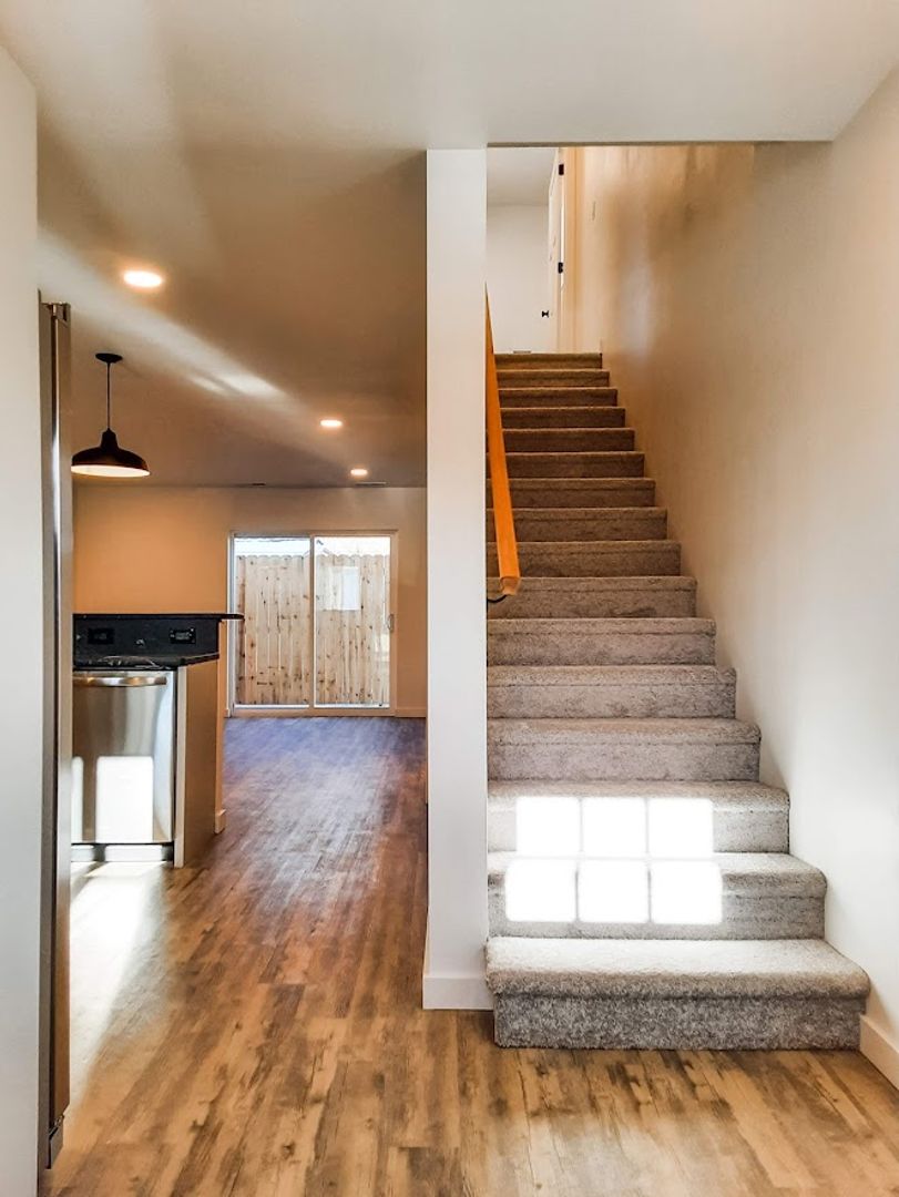 2 BED/ 1.5 BATH TOWNHOME