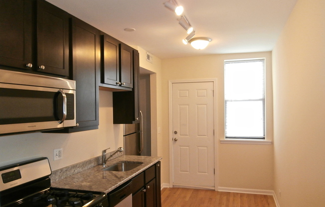 Manor Square LLC