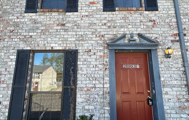 Limited-Time Offer: 50% Off First Month’s Rent + $200 Off Security Deposit!