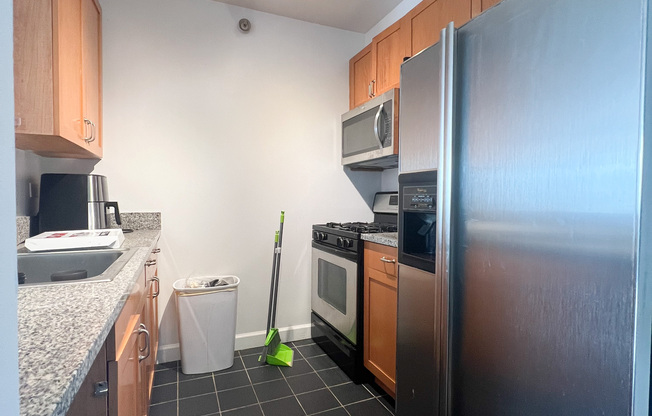 2 beds, 1 bath, $4,195, Unit 32-G