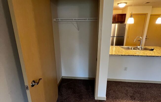 1 bed, 1 bath, 756 sqft, $1,385, Unit 4320-212