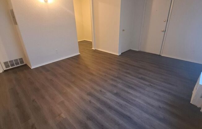 1 bed, 1 bath, 625 sqft, $840, Unit 9727E