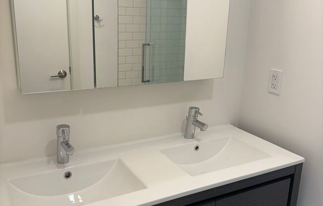 2 beds, 2 baths, $1,595, Unit 401