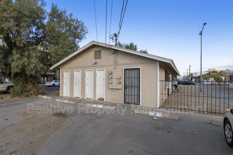 1501 E MONROE ST