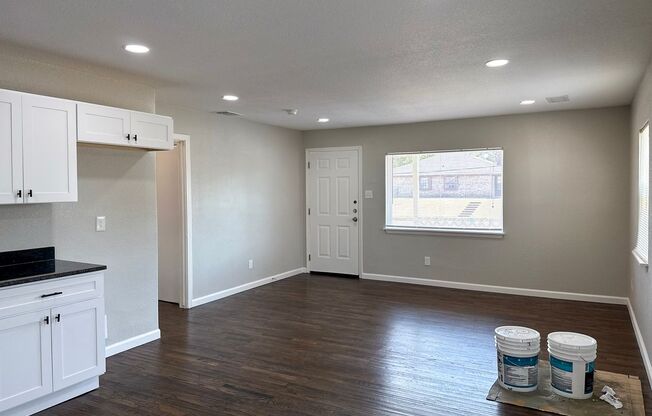 2 Bed / 1 Bath / Detached Garage