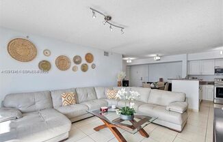 2 beds, 2 baths, $3,950, Unit # 603