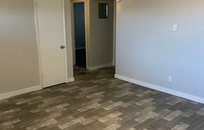 2 beds, 1 bath, 810 sqft, $1,195, Unit 76