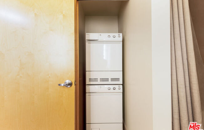 1 bed, 1 bath, 860 sqft, $3,200, Unit 407