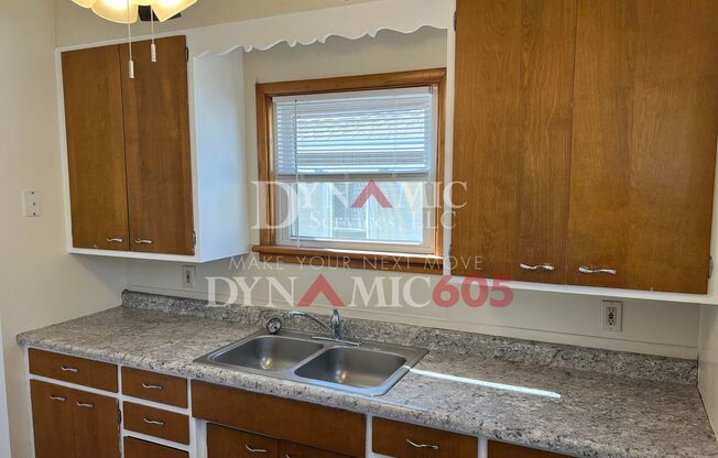 4+BD/2 BATH HOUSE NEAR AUGUSTANA & USF with Garage