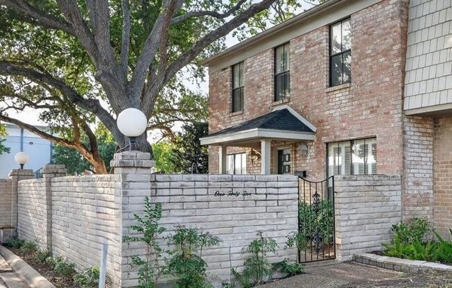 145 Lake Shore Dr - 3/Bed 3/Bath - $2200/month