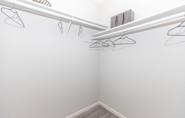 2 beds, 2 baths, 943 sqft, $1,424