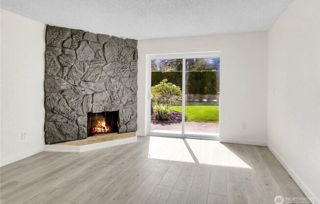 3 Bed 2 Bathroom Edmonds Condo!