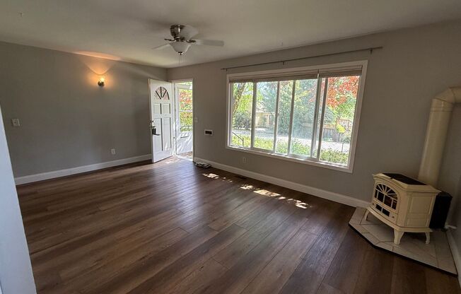 2 bedroom Charming Home Multnomah Village Video Attached.