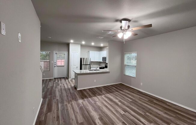 3 beds, 2.5 baths, $1,395, Unit 226 Damon Divide