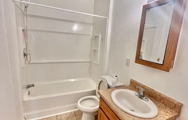 3 beds, 1 bath, $950