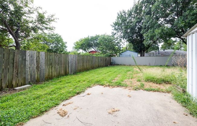 Spacious 2 Bed, 2 Bath Duplex with Huge Backyard – Aubrey ISD