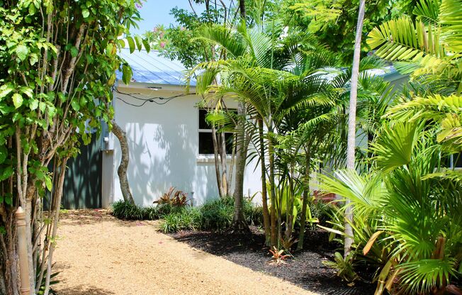 Fully Renovated 3/3 Northwood Home with Guest Cottage – Move-In Ready!