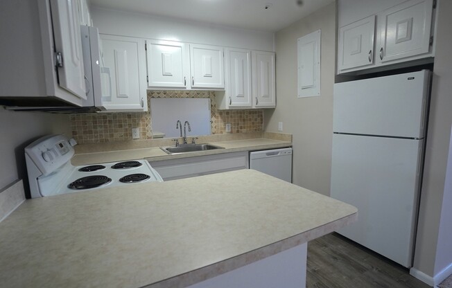 2 beds, 1 bath, 1,050 sqft, $2,600, Unit 4