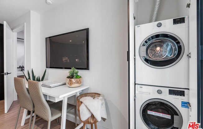 Studio, 1 bath, 350 sqft, $2,450, Unit 236