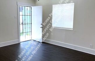 717 E 8 ST
