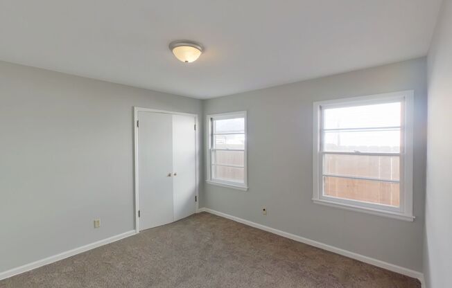 2 beds, 1 bath, $895