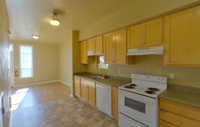 2 beds, 1 bath, $1,600, Unit 3