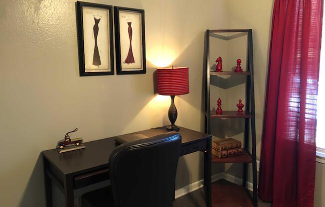 2 beds, 1.5 baths, 811 sqft, $1,090