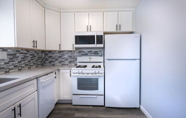 3 beds, 1 bath, $3,195, Unit UNIT B