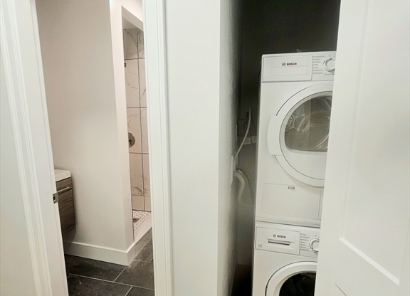 2 beds, 1 bath, $4,200, Unit 2