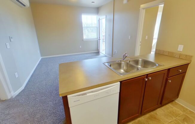 2 beds, 2 baths, 700 sqft, $1,800, Unit 401