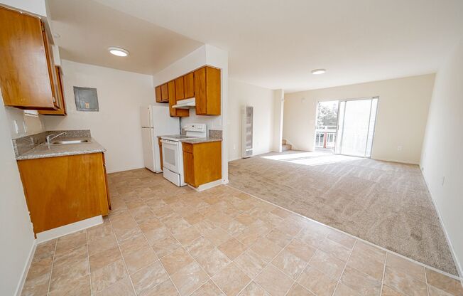 2 beds, 1 bath, $2,200, Unit 2