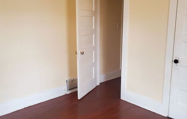 Coming Soon! Well Maintained and Clean 2br/1ba House with Hardwood Throughout