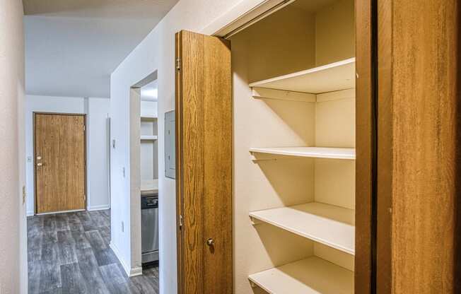 Reno Closet