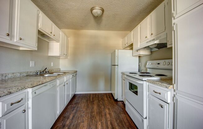 2 beds, 1 bath, 700 sqft, $850, Unit Apartment 06