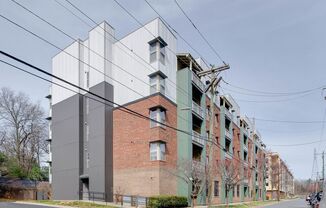 Beautifully updated and clean studio minutes from uptown and historic Wesley Heights neighborhood.