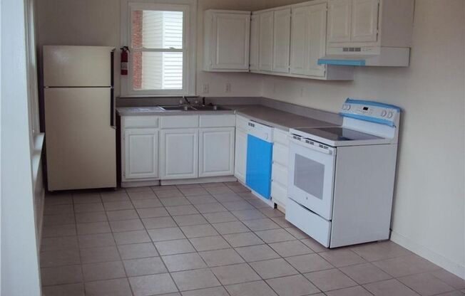 3 beds, 1 bath, 1,200 sqft, $1,295, Unit 3