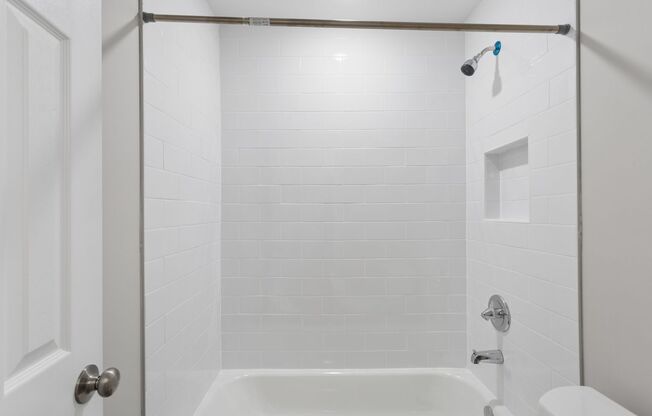 3 beds, 2 baths, 1,300 sqft, $1,900, Unit 121