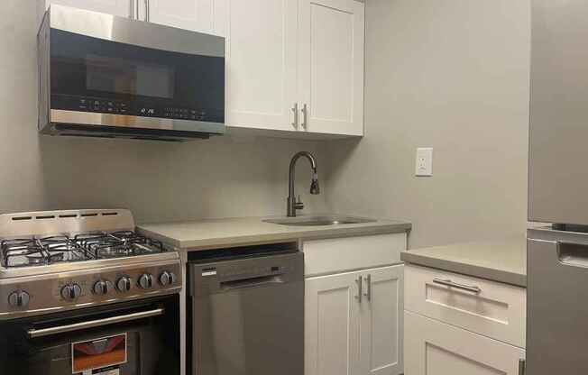 3 beds, 1 bath, $4,800, Unit 5