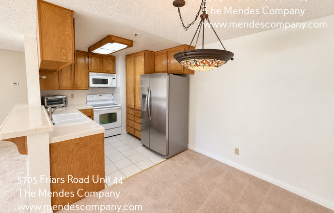 Unfurnished 2 bed/2 bath Condo – Gated Garage, A/C, Pool & Storage!
