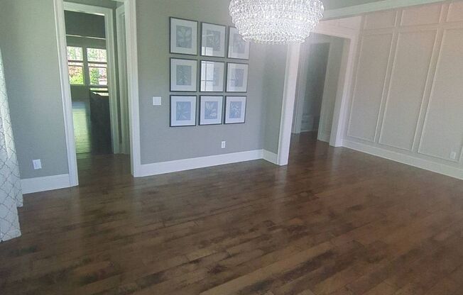 Beautiful 5 bed 4.5 bath in Holly Springs!