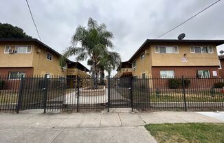 1 bed, 1 bath, $1,300, Unit 1537 N. Sierra Way Apt.#3