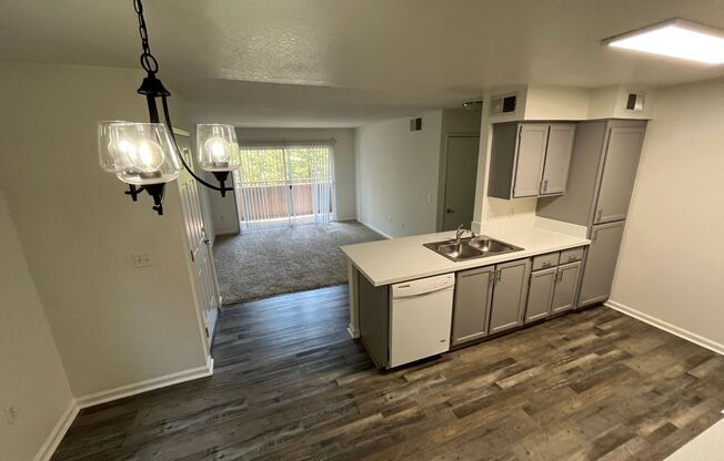 2 beds, 1 bath, 848 sqft, $1,900, Unit 1806